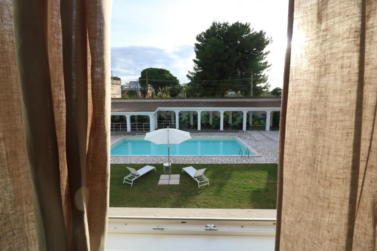 Camera Matrimoniale/Doppia con Letti Singoli con Vista Piscina